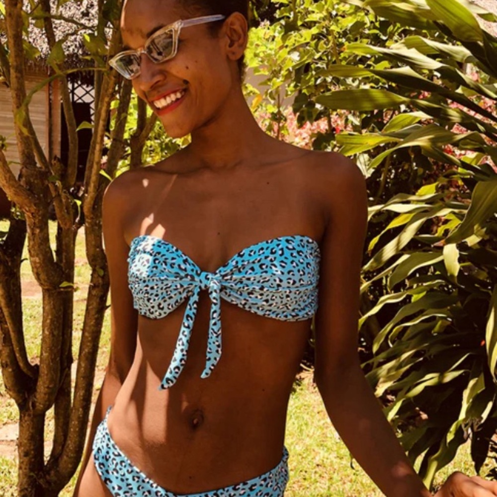 Haute Swimwear Solid Bandeau Bikini Set Women’s Size Medium Blue Cheetah NWOT